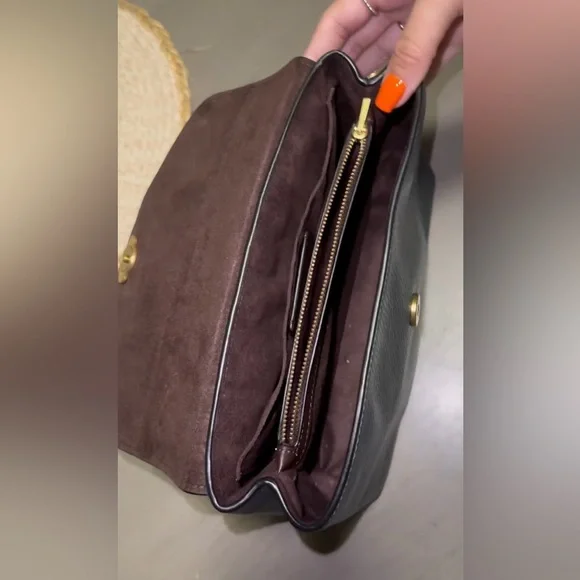 Discontinued Coach Tammie shoulder bag, great condition only used maybe twice. - Picture 3 of 4